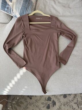 Abercrombie & Fitch Square Neck Long Sleeve Bodysuit - Mauve